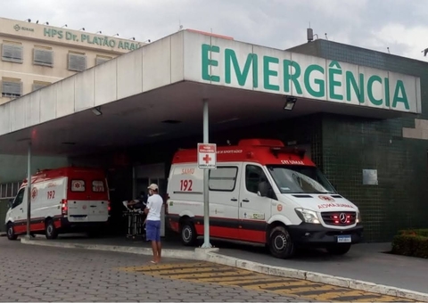 Homem tem mãos furadas de bala e vai para hospital em Manaus