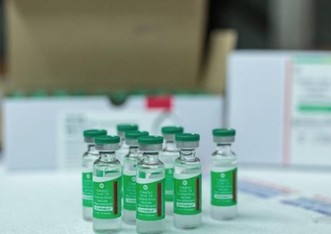 Fiocruz negocia compra de 10 milhões de doses prontas da Oxford 