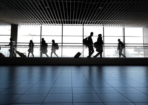 Reino Unido vai prender viajantes que omitirem passagem pelo Brasil