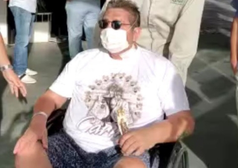 Cantor David Assayag quase perdeu a voz por complicações da covid-19