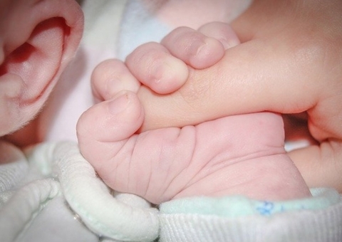 Bebê nasce com anticorpos contra Covid após mãe ser vacinada