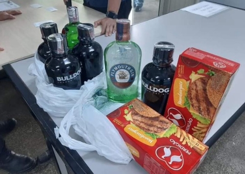 Homem tenta furtar bebidas e carnes de supermercado e é preso em Manaus
