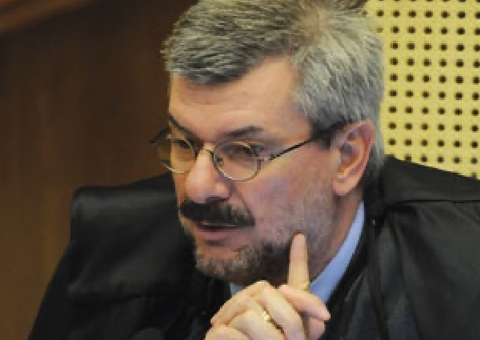 Ministro do STJ é internado com covid-19 em Brasília