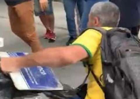 Com placa de Marielle, homem é agredido por apoiadores do deputado Silveira