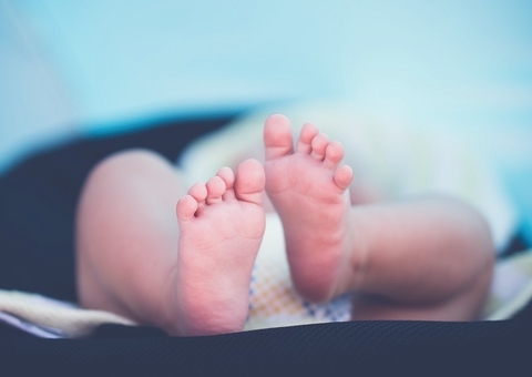 Bebê de 1 mês morre vítima de Covid-19