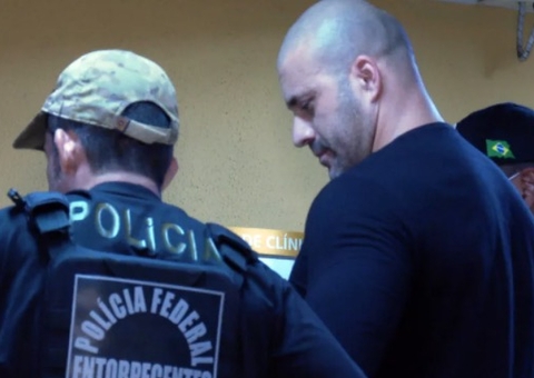 Juiz auxiliar mantém prisão de Daniel Silveira após audiência de custódia