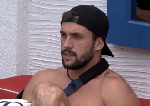 Irritado, Arthur chama Fiuk de 'débil mental' e alfineta Tiago Leifert 