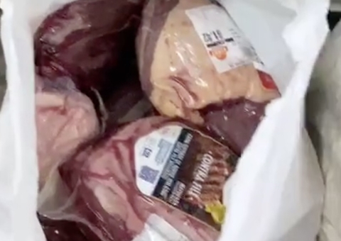 Homem é preso após furtar peças de carne de supermercado em Manaus 