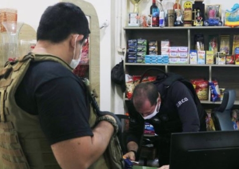 Mais de 200 cartões foram apreendidos em mercadinhos durante operação no AM