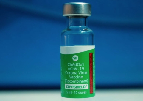 Fiocruz aguarda neste sábado insumo para 12 milhões de doses