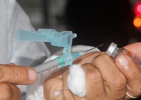 Cadastro continua aberto para vacinação de idosos de 60 a 69 anos em Manaus