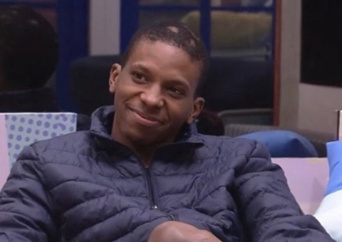 Ex-BBB Lucas faz live, é bruscamente interrompido e preocupa fãs