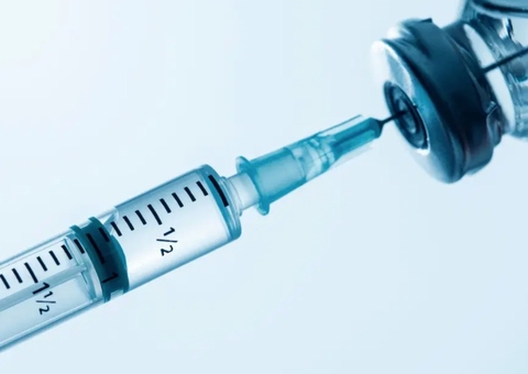 Após pacientes com coágulos, Luxemburgo e Suécia suspendem AstraZeneca