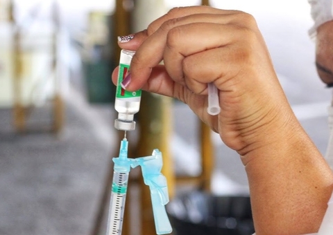 Juíza determina vacinação de idosos internados em hospitais de Manaus