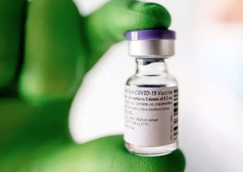 Governo assina contrato com a Pfizer e Janssen para 138 milhões de vacinas 