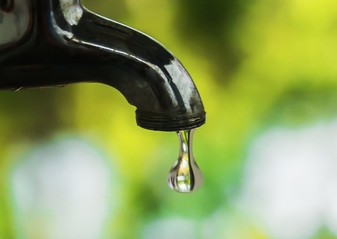 Serviço na rede elétrica deixa bairros de Manaus sem água nesta quarta