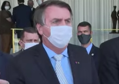 Bolsonaro anuncia comitê para combater pandemia da Covid-19  