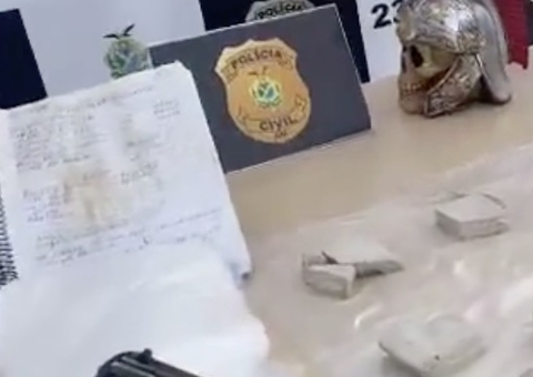 Pai de Santo é preso com drogas e caderno de feitiços contra PMs em Manaus 
