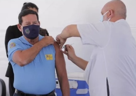 Mourão é vacinado contra covid em Brasília: 'fiz minha parte como cidadão'