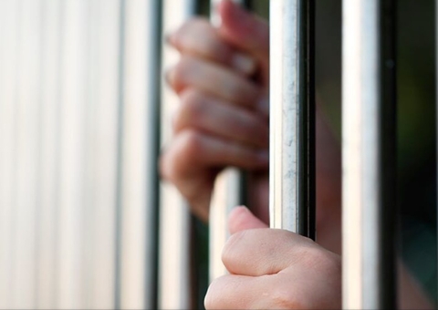 Homem é preso por descumprir medida protetiva e ameaçar esposa em Manaus