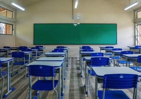 Aulas presenciais na rede pública devem retornar em maio em Manaus