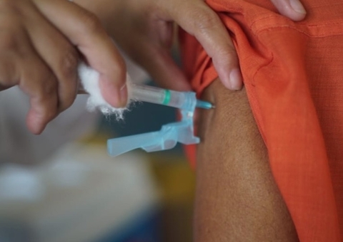 Quatro capitais suspendem vacinação contra covid por falta de doses