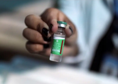 Anvisa pede alteração em bula da vacina de Oxford para citar coágulo como 'muito raro'