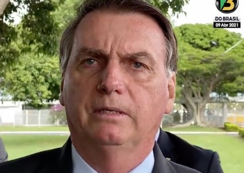 CPI da Covid: Bolsonaro critica Barroso e o acusa de 'militância política'