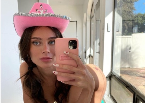 Ex-atriz pornô Lana Rhodes revela traumas psicológicos que sofreu em filmes