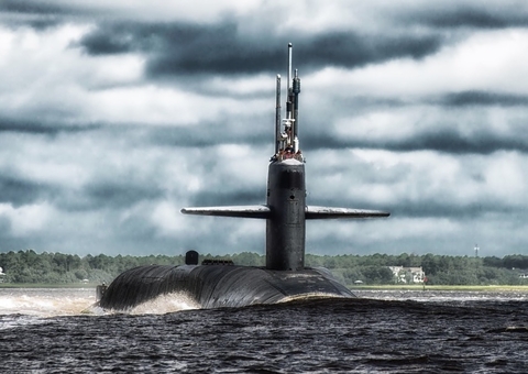 Submarino com 53 tripulantes desaparece na Indonésia 