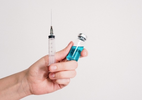 Pfizer denuncia casos de vacina falsa contra Covid aplicadas no México e Polônia