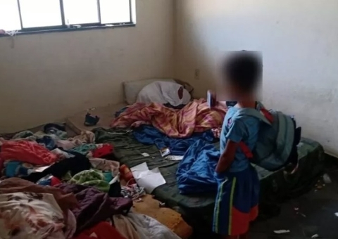 Conselho Tutelar resgata menino de 4 anos abandonado sem água e comida