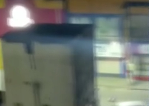 Bandidos explodem banco na Bahia e fazem morador de refém