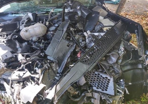 Motorista bate Mustang 24h depois de comprar o carro de luxo