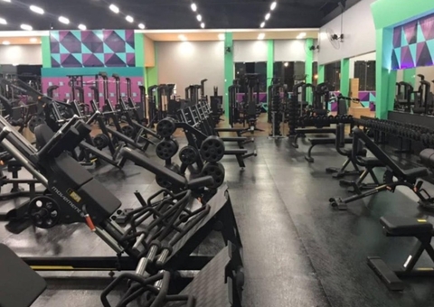 Novo decreto amplia horário de shopping, academia e restaurante no Amazonas