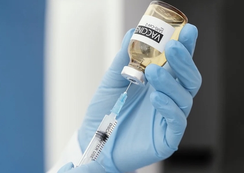 Jovem recebe seis doses da vacina Pfizer por engano 