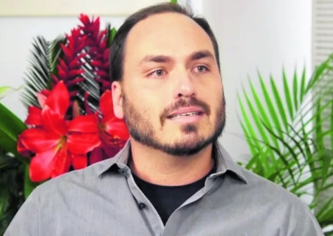 Pfizer confirma que Carlos Bolsonaro participou de reunião sobre vacinas