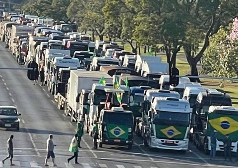 Manifestações pró-Bolsonaro reúnem multidão em Brasília 