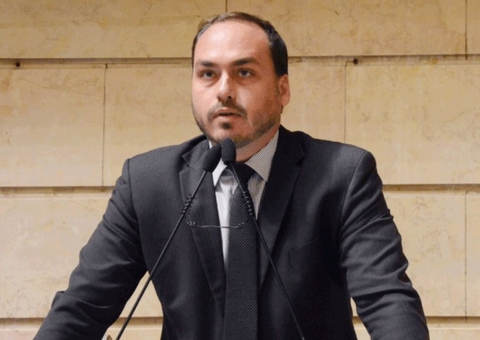 Senador pede quebra de sigilo de Carlos Bolsonaro e Pazuello 