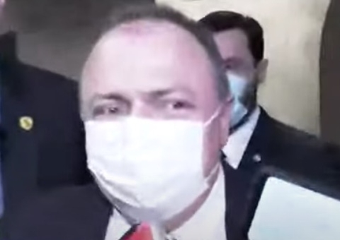 Depoimento de Pazuello é suspenso após ex-ministro passar mal