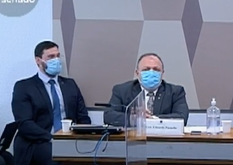 Com presença de Bolsonaro, Governador do Amazonas decidiu pela não intervenção na Saúde 