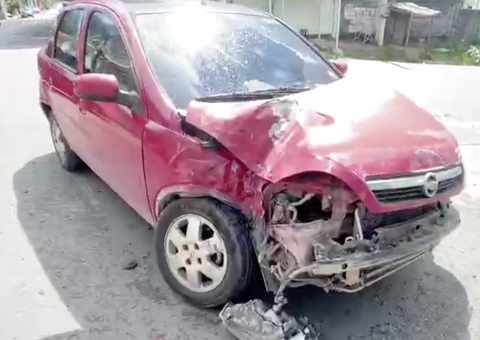 Acidente: Carro e ônibus batem em cruzamento e idosa fica ferida em Manaus