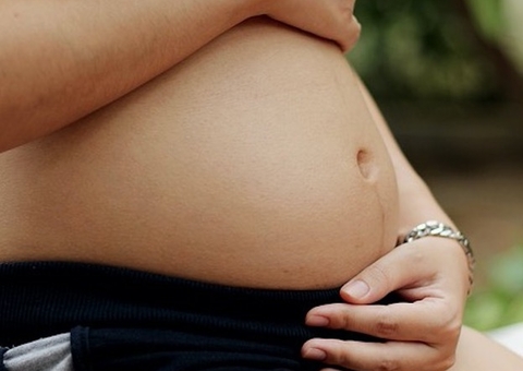 MP investiga caso de adolescente de 13 anos grávida de trigêmeos 