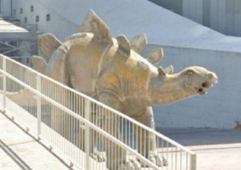 Cádaver de homem desaparecido é encontrado dentro de estátua de dinossauro