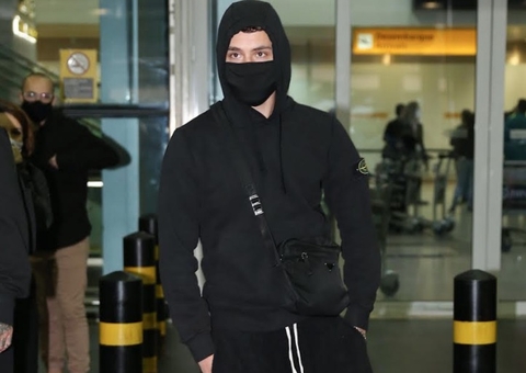 Ator de Elite, Arón Piper chega ao Brasil para gravar clipe com MC Kevinho 