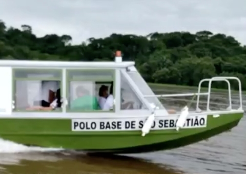 Criminosos rendem vigia e roubam duas ambulanchas no Amazonas