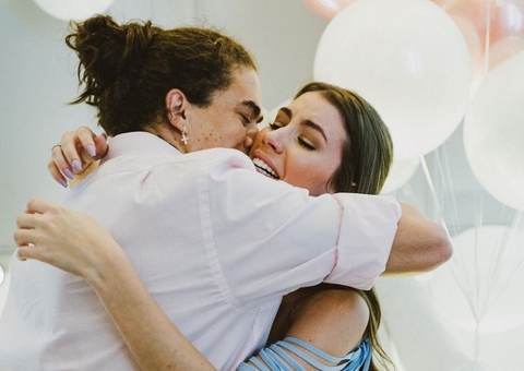 Whindersson Nunes e Maria Lina fazem tatuagem em homenagem ao filho
