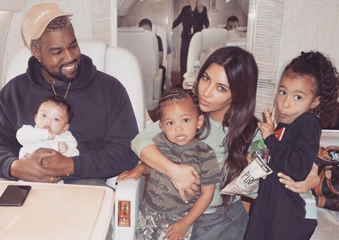 Kim Kardashian se declara para Kanye West em aniversário
