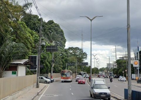 Tubulação rompe e avenida precisa ser interditada em Manaus