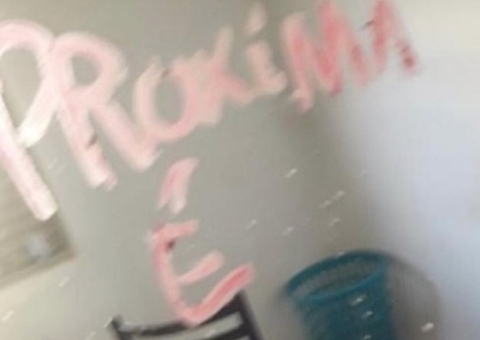 Ladrão abusado rouba R$ 1 mil de casa e deixa recado no espelho